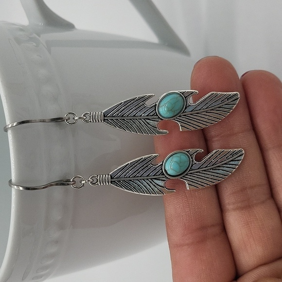 1836- Handmade Boho Feather Earrings NWT - Picture 6 of 6